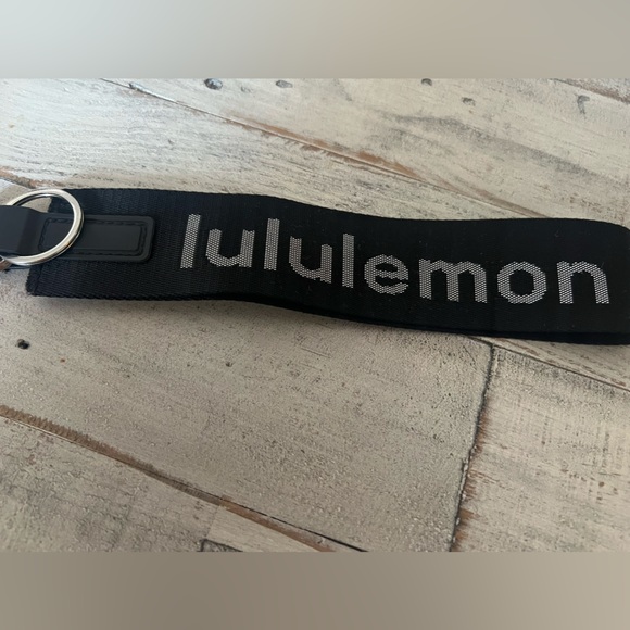 Lululemon keychain - Picture 6 of 7